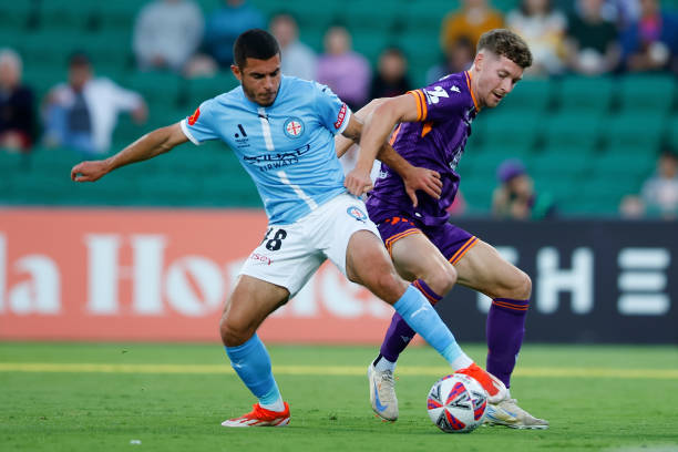 山西崇德荣海官方:新队徽投票重新开启,共有12个候选.