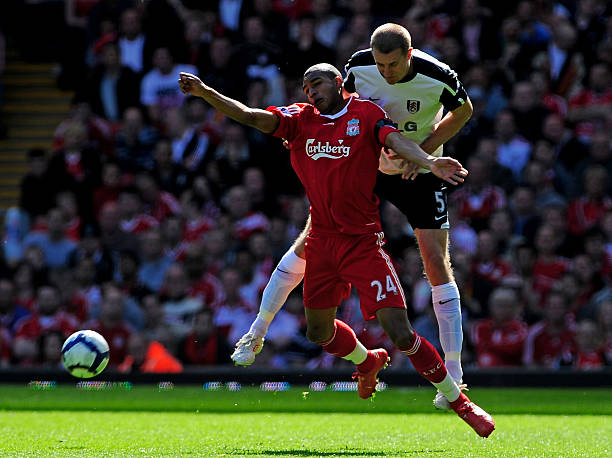 英超双红豪门命运翻转:利物浦面临全线溃败,曼联则开启后程发力.