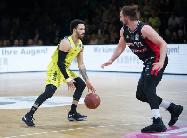 日的两场比 日的两场比