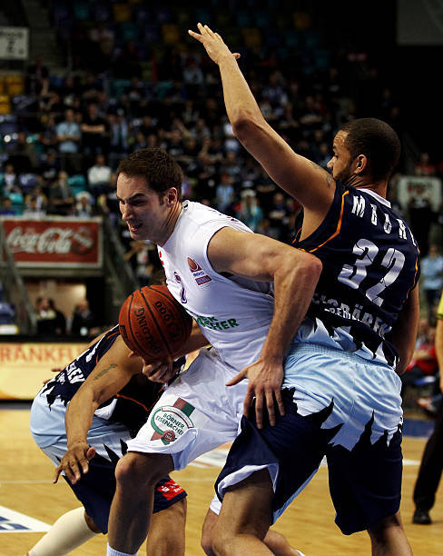 击给萨巴伦 击给萨巴伦