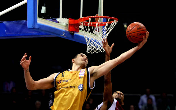 造成混战破 造成混战破